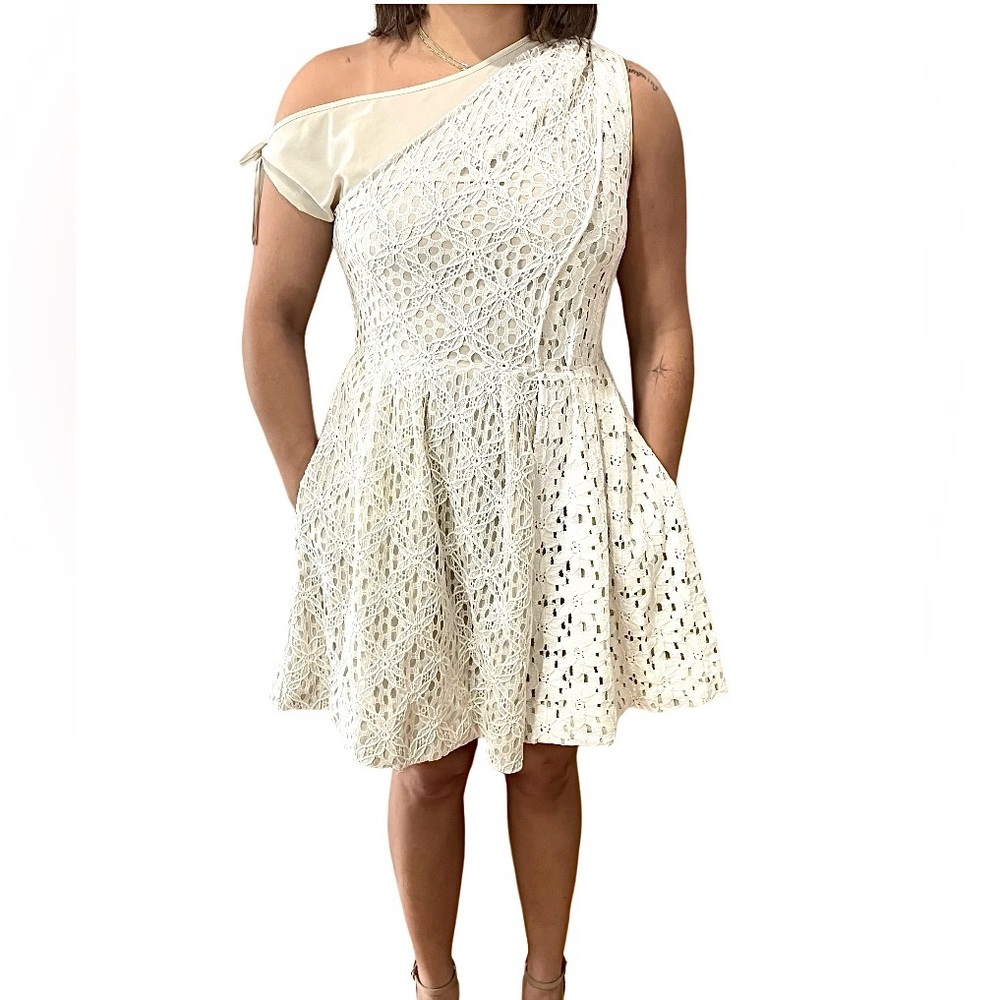 RACHEL ROY Lace Mini Dress Cream White Off Shoulder Romantic Demure SZ 12 EUC